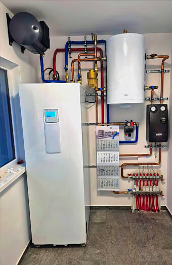 https://hamiltonhillhotwater.com.au/uploads/2025/06/electric-hot-water-system-16929.jpg