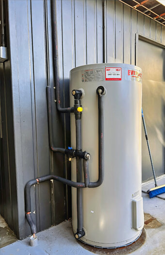https://hamiltonhillhotwater.com.au/uploads/2025/06/electric-hot-water-system-68504.jpg