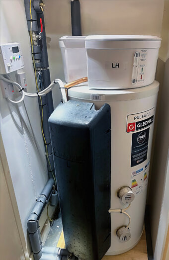 https://hamiltonhillhotwater.com.au/uploads/2025/06/electric-hot-water-system-70649.jpg