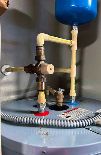 https://hamiltonhillhotwater.com.au/uploads/2025/06/gas-hot-water-system-35892.jpg