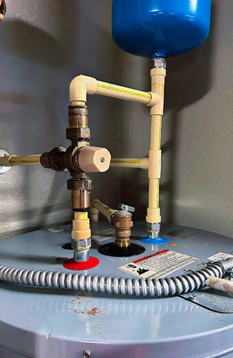 https://hamiltonhillhotwater.com.au/uploads/2025/06/gas-hot-water-system-63012.jpg