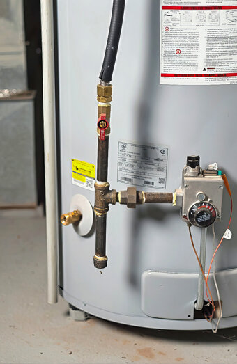 https://hamiltonhillhotwater.com.au/uploads/2025/06/gas-hot-water-system-65811.jpg