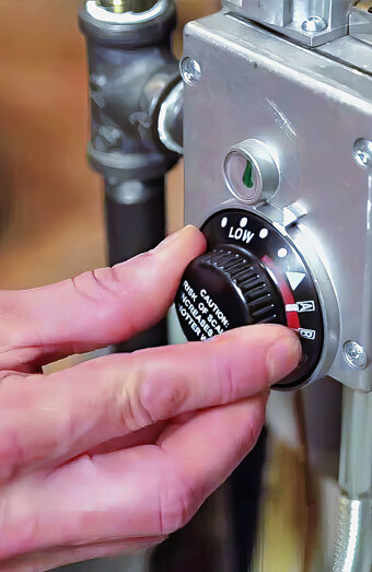 https://hamiltonhillhotwater.com.au/uploads/2025/06/hot-water-servicing-70418.jpg